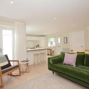 The Mews - 2 Bedroom Luxury, Spacious House With Free Parking York